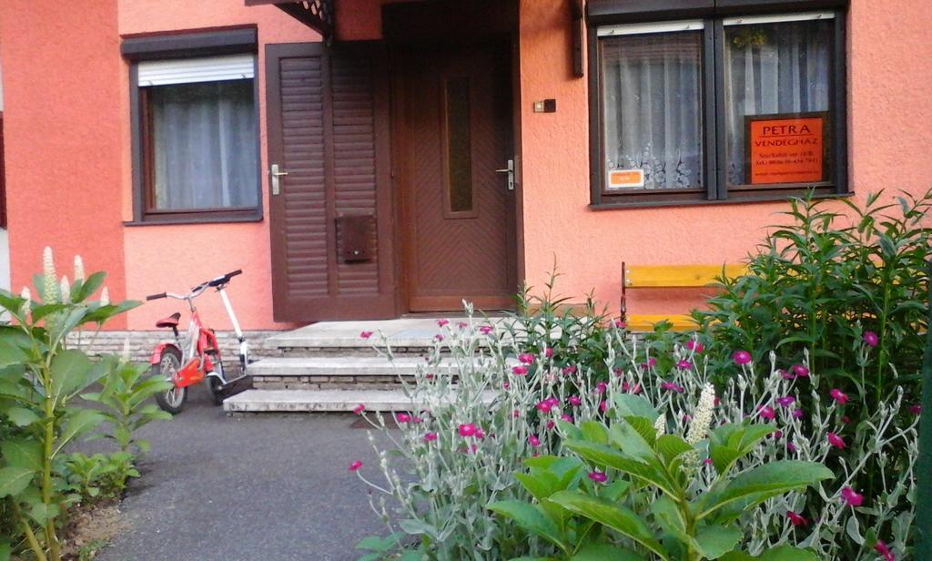 Petra Vendeghaz Lägenhet Bük Exteriör bild